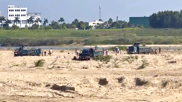 Huyện “điểm nóng” đầu tiên và duy nhất ở Quảng Ngãi tuyên bố xoá sổ 100% nạn cát tặc - Ảnh 1.