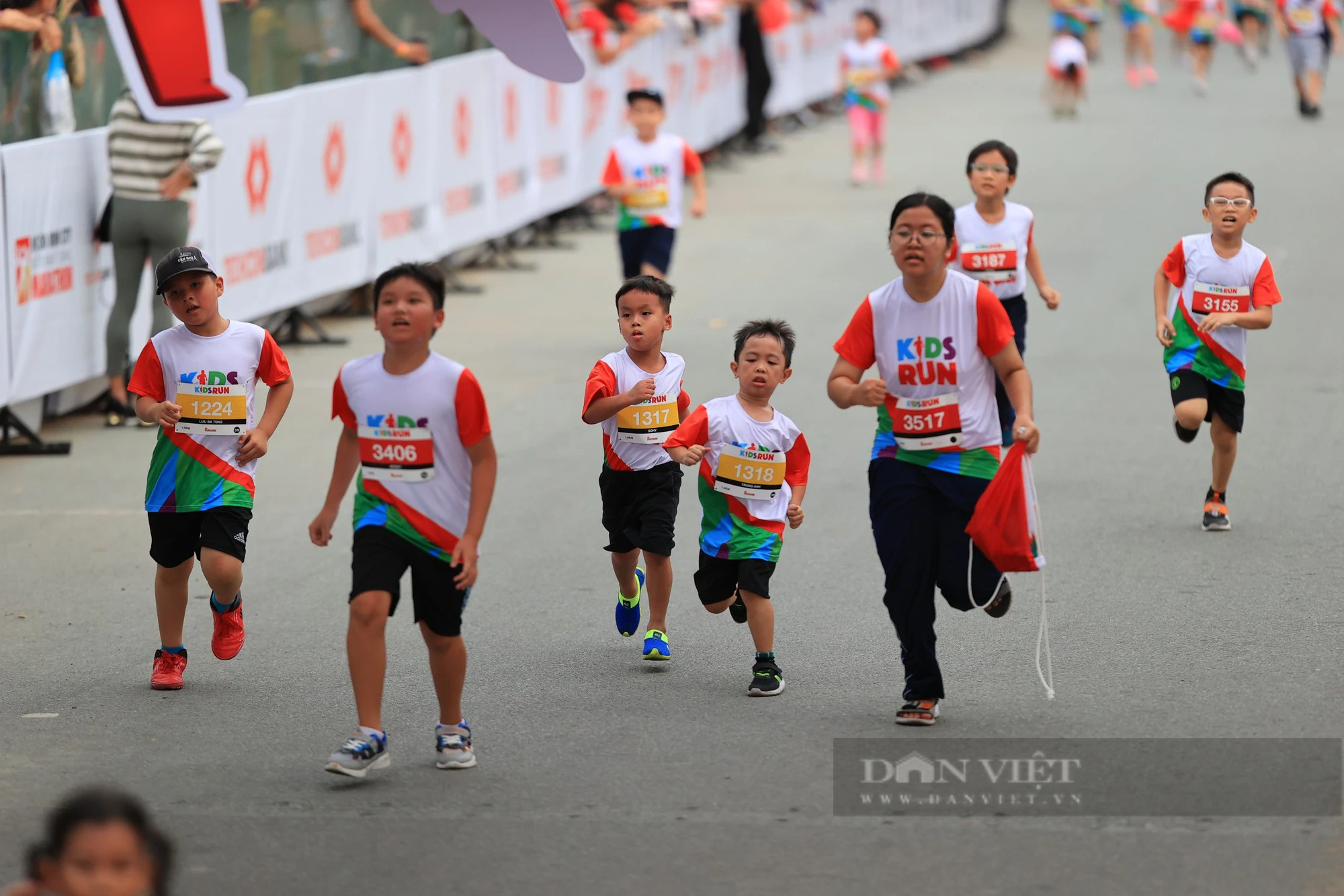 Hơn 1.000 vận động viên nhí tham gia giải chạy Kids Run - Ảnh 2.