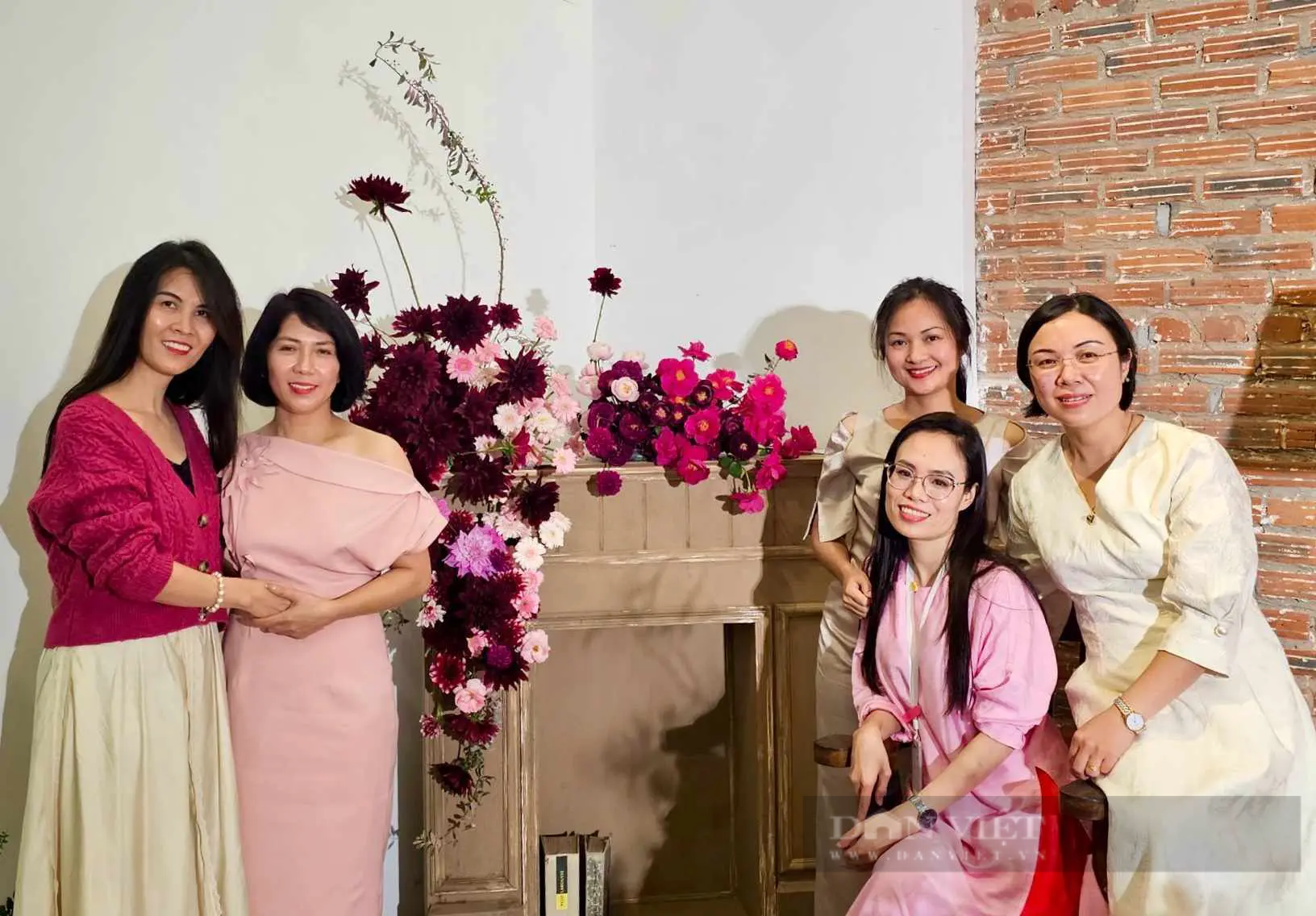 Ấn tượng triển lãm hoa tươi lần đầu tiên tại Hà Nội với phong cách Garden - Ảnh 1.
