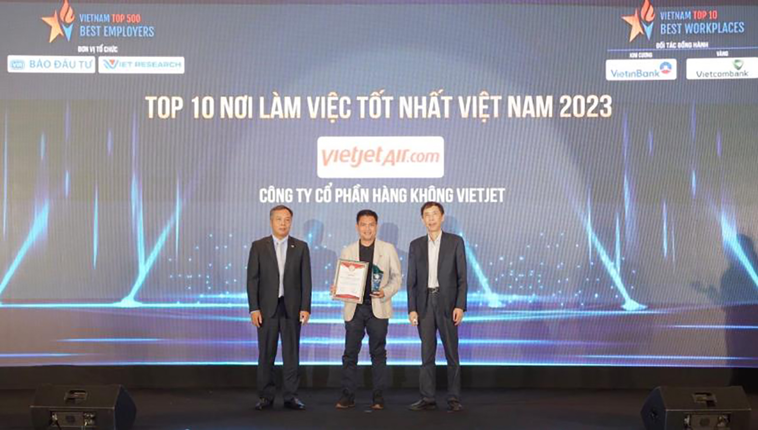 Vietjet được trao giải Nơi làm việc tốt nhất Việt Nam 2023, ghi nhận môi trường làm việc năng động, cởi mở và chuyên nghiệp (ảnh: M.Đ) .