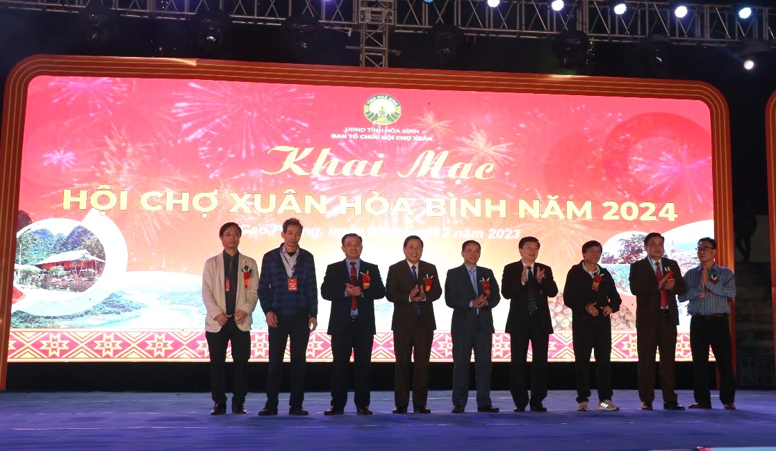 Khai mạc hội chợ Xuân Hòa Bình năm 2023 - Ảnh 2.