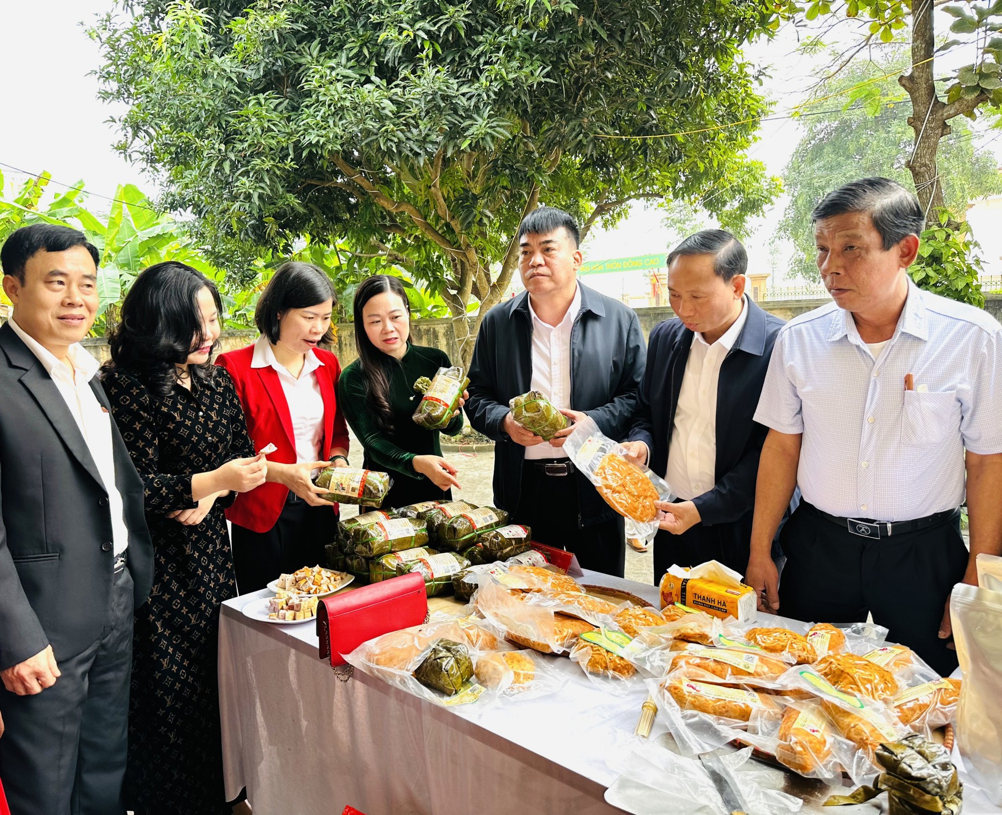 Hội Nông dân Hà Nội tổ chức phiên giao dịch giới thiệu, quảng bá, tiêu thụ nông sản năm 2023 tại Ba Vì - Ảnh 1.