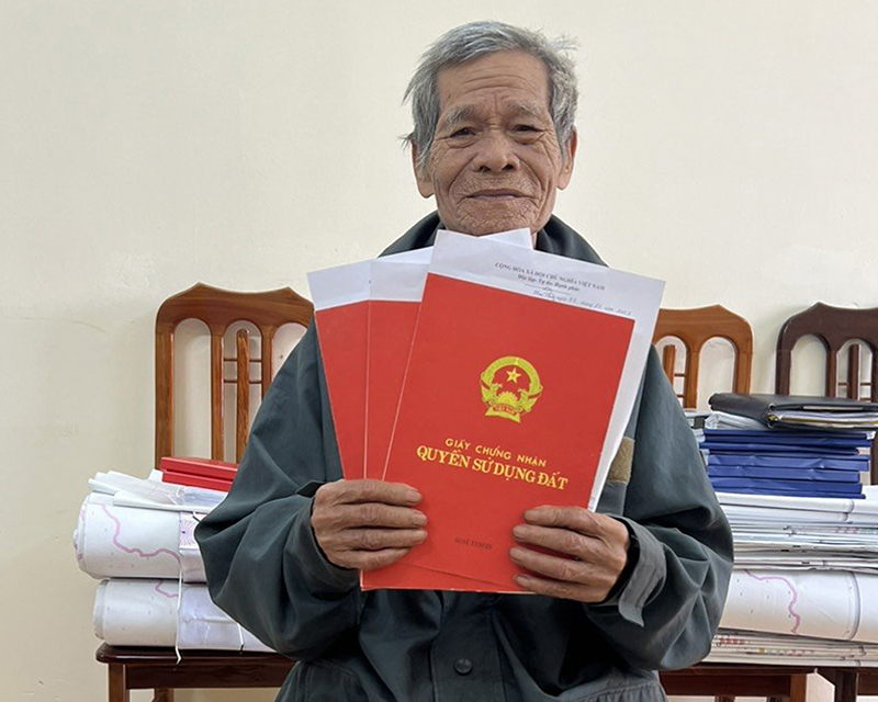 Quảng Bình: Vợ chồng già chia sẻ việc trả lại hơn 700m2 đất nông nghịệp để Nhà nước dành cho hộ còn thiế - Ảnh 3.