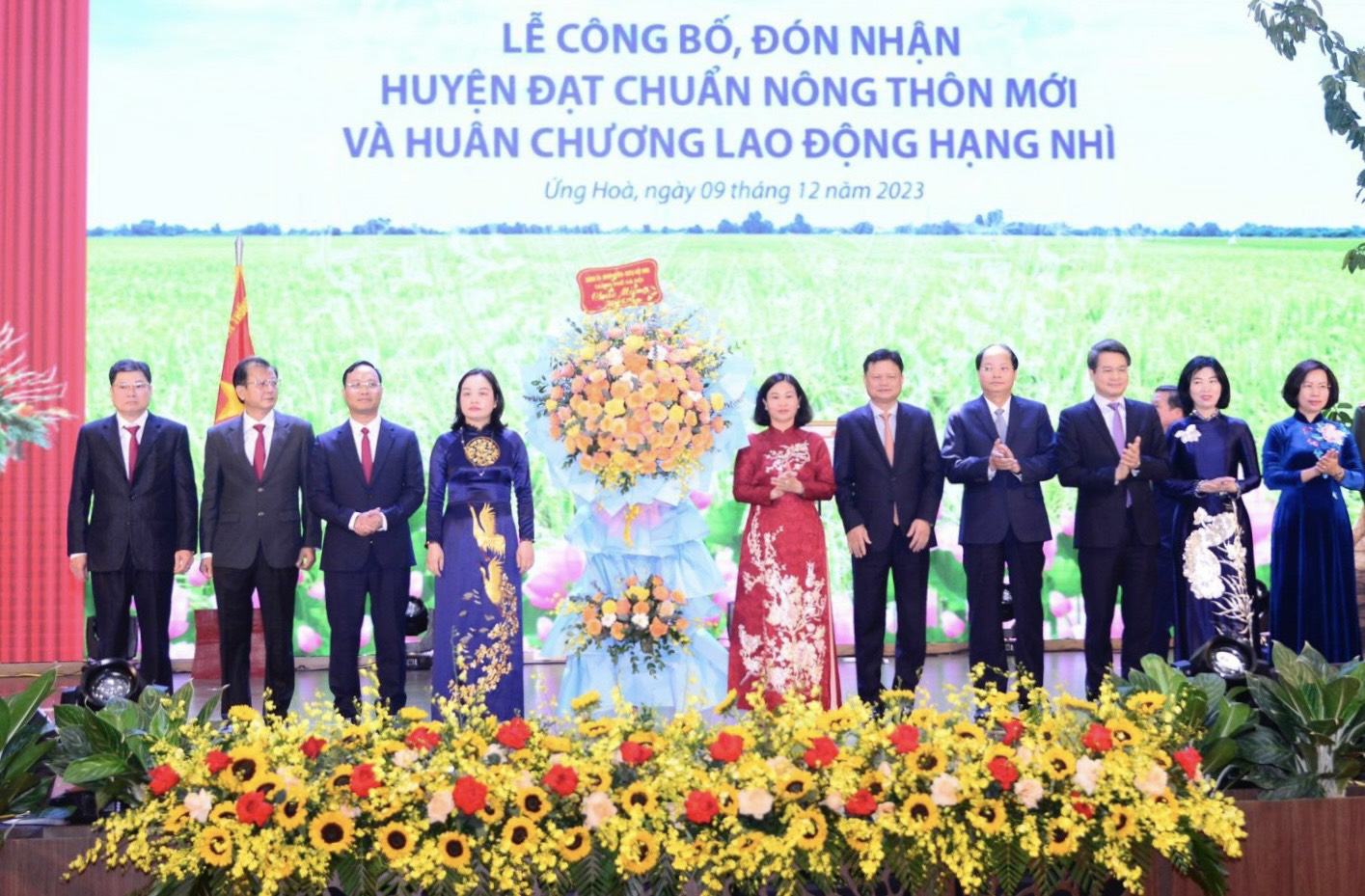 Phó Thủ tướng Chính phủ Trần Lưu Quang dự lễ công bố huyện Ứng Hòa, Hà Nội đón nhận huyện nông thôn mới - Ảnh 5.