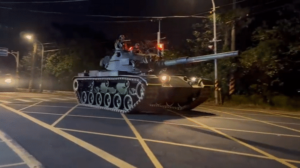 Vì sao Mỹ chế tạo xe tăng M60 cao nhất thế giới bất chấp việc dễ bị bắn hạ? - Ảnh 1.