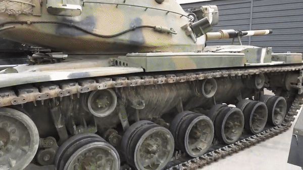 Vì sao Mỹ chế tạo xe tăng M60 cao nhất thế giới bất chấp việc dễ bị bắn hạ? - Ảnh 10.