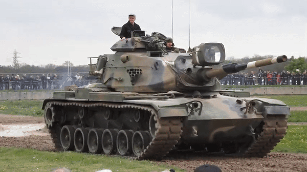 Vì sao Mỹ chế tạo xe tăng M60 cao nhất thế giới bất chấp việc dễ bị bắn hạ? - Ảnh 11.