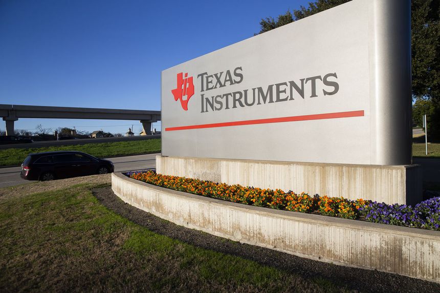 Là một công ty công nghệ của Mỹ có trụ sở tại Dallas, Texas Instruments chuyên thiết kế và sản xuất chất bán dẫn và các mạch tích hợp khác nhau, công ty này bán cho các nhà thiết kế và sản xuất điện tử trên toàn cầu. Ảnh: @AFP.