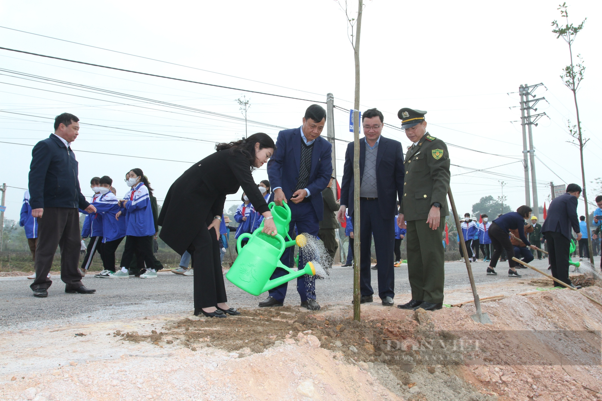 Thái Nguyên: Huyện Phú Bình phát động trồng hơn 2.000 cây xanh gắn mã QR - CODE - Ảnh 4.