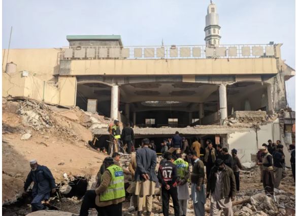 Số người chết trong vụ đánh bom nhà thờ Hồi giáo ở Pakistan tăng lên 100 - Ảnh 1.