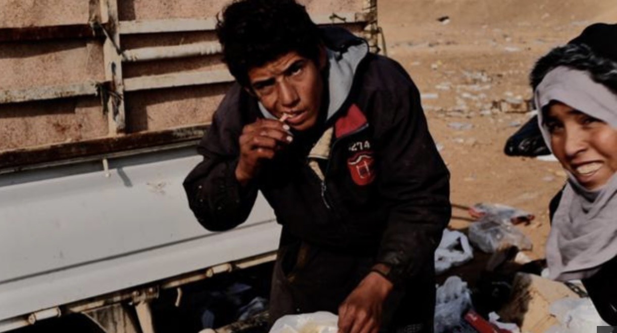 Những người Syria sống nhờ rác của quân đội Mỹ - Ảnh 2.