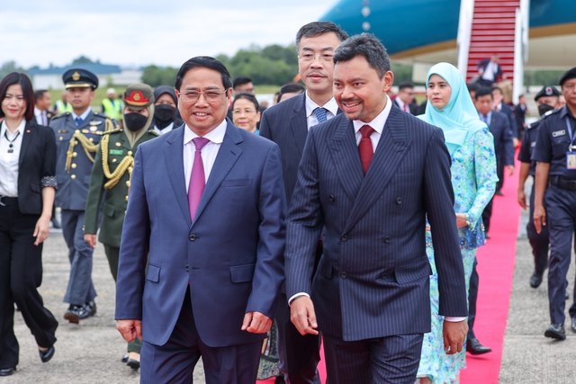 Thủ tướng Phạm Minh Chính bắt đầu chuyến thăm chính thức Brunei Darussalam - Ảnh 1.