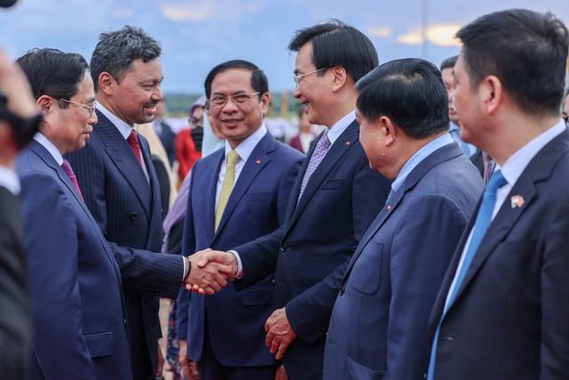 Thủ tướng Phạm Minh Chính bắt đầu chuyến thăm chính thức Brunei Darussalam - Ảnh 4.
