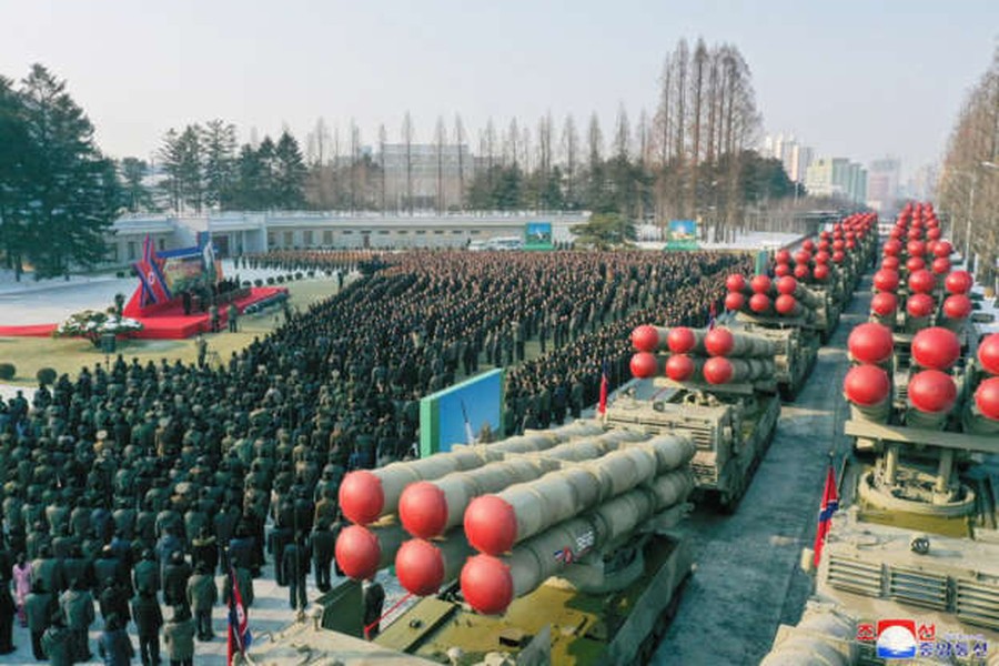 Quân đội Triều Tiên nhận hàng loạt pháo phản lực lớn nhất thế giới KN-25 - Ảnh 3.