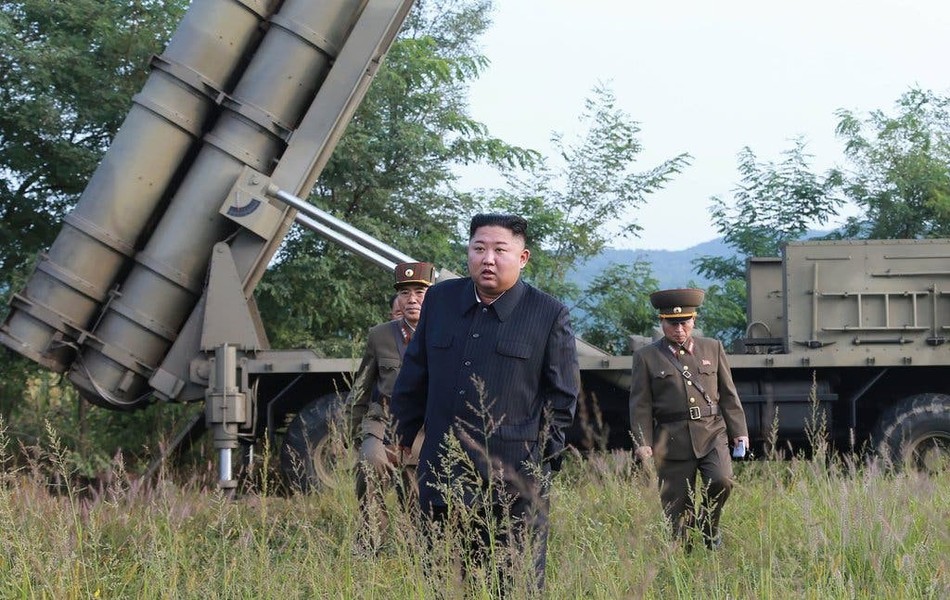 Quân đội Triều Tiên nhận hàng loạt pháo phản lực lớn nhất thế giới KN-25 - Ảnh 4.