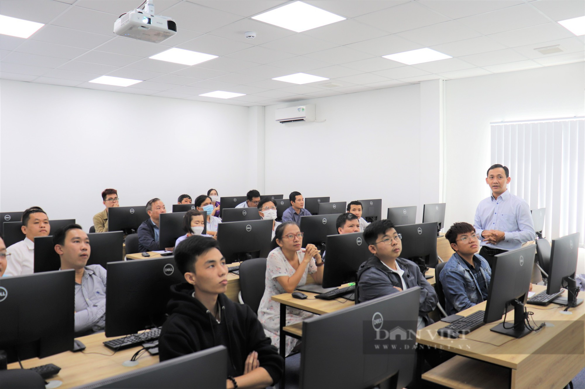Khu Công nghệ cao TP.HCM đào tạo 24 giảng viên đầu tiên trong lĩnh vực thiết kế vi mạch - Ảnh 1.