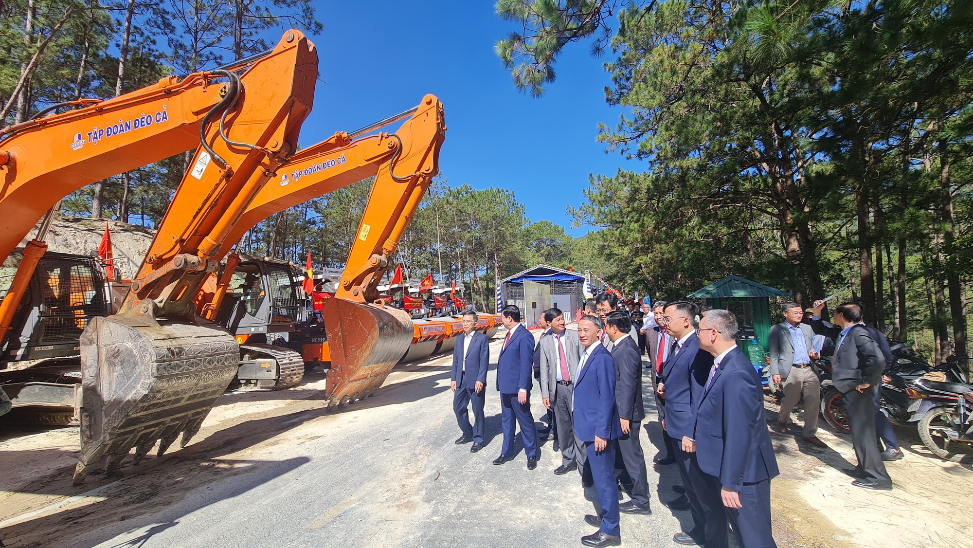 Tập đoàn Đèo Cả nỗ lực đưa hạ tầng giao thông chất lượng cao đến Tây Nguyên - Ảnh 1.