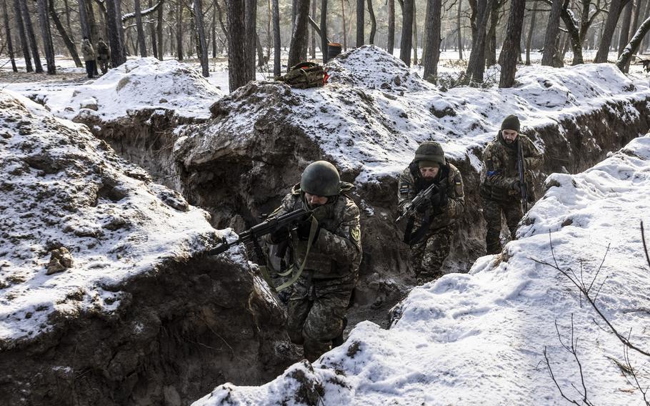 Binh sĩ tiền tuyến Ukraine trên mọi mặt trận sẵn sàng đẩy lùi cuộc tấn công lớn của Nga - Ảnh 1.