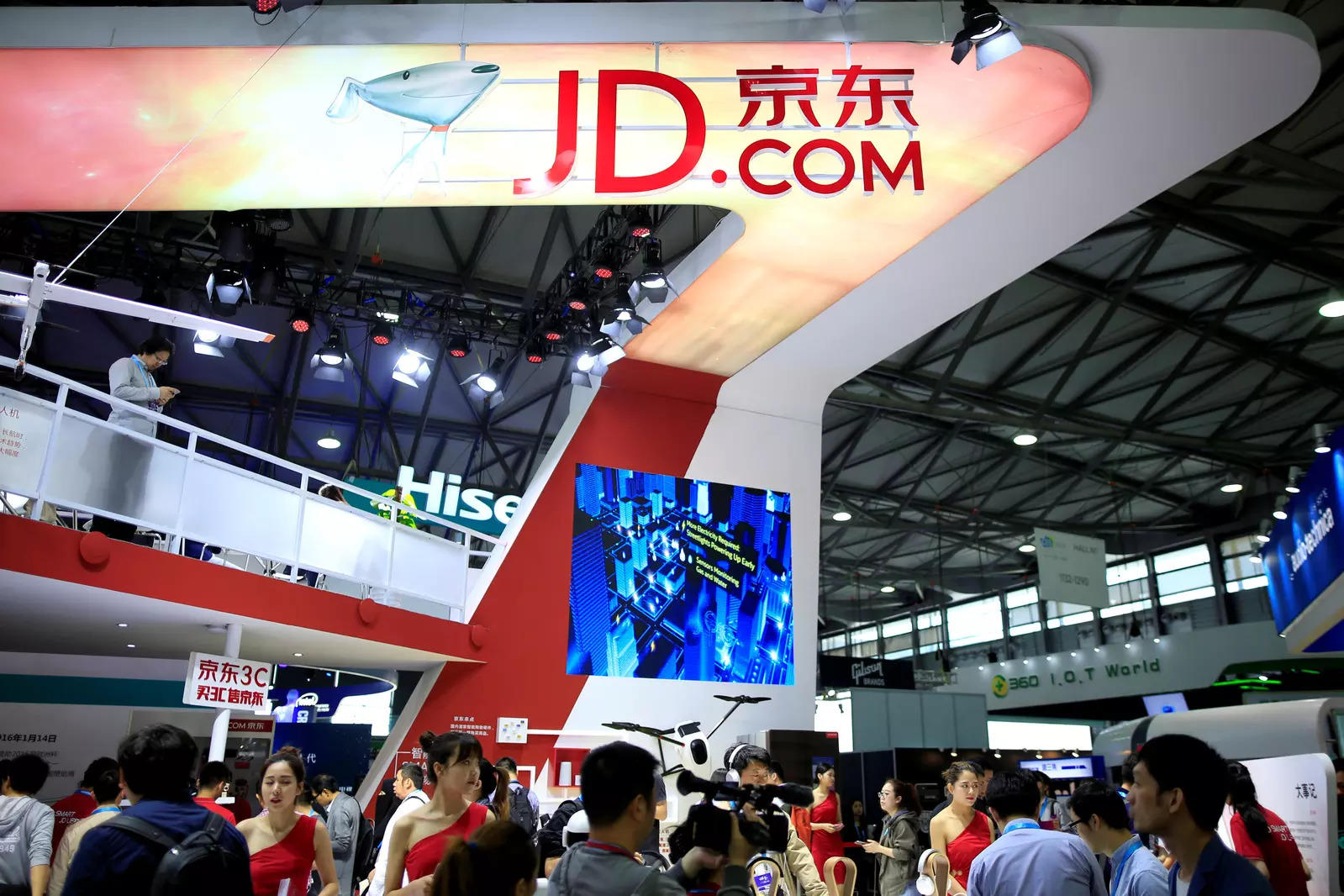Một trong những công ty thương mại điện tử lớn nhất Trung Quốc, JD.com vào hôm 10/2 cho biết, họ sẽ phát hành một &quot;phiên bản công nghiệp&quot; của ChatGPT có tên là ChatJD. Ảnh: @AFP.