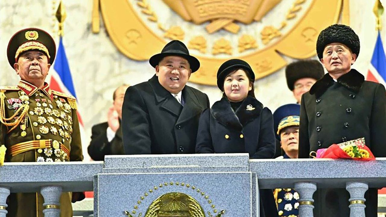 Sự xuất hiện của con gái nhà lãnh đạo Triều Tiên Kim Jong Un có ý nghĩa gì? - Ảnh 2.