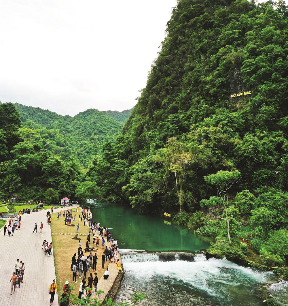 Một khu di tích quốc gia đặc biệt ở Cao Bằng có núi non, sông suối đẹp như mơ đang hút khách du lịch - Ảnh 2.