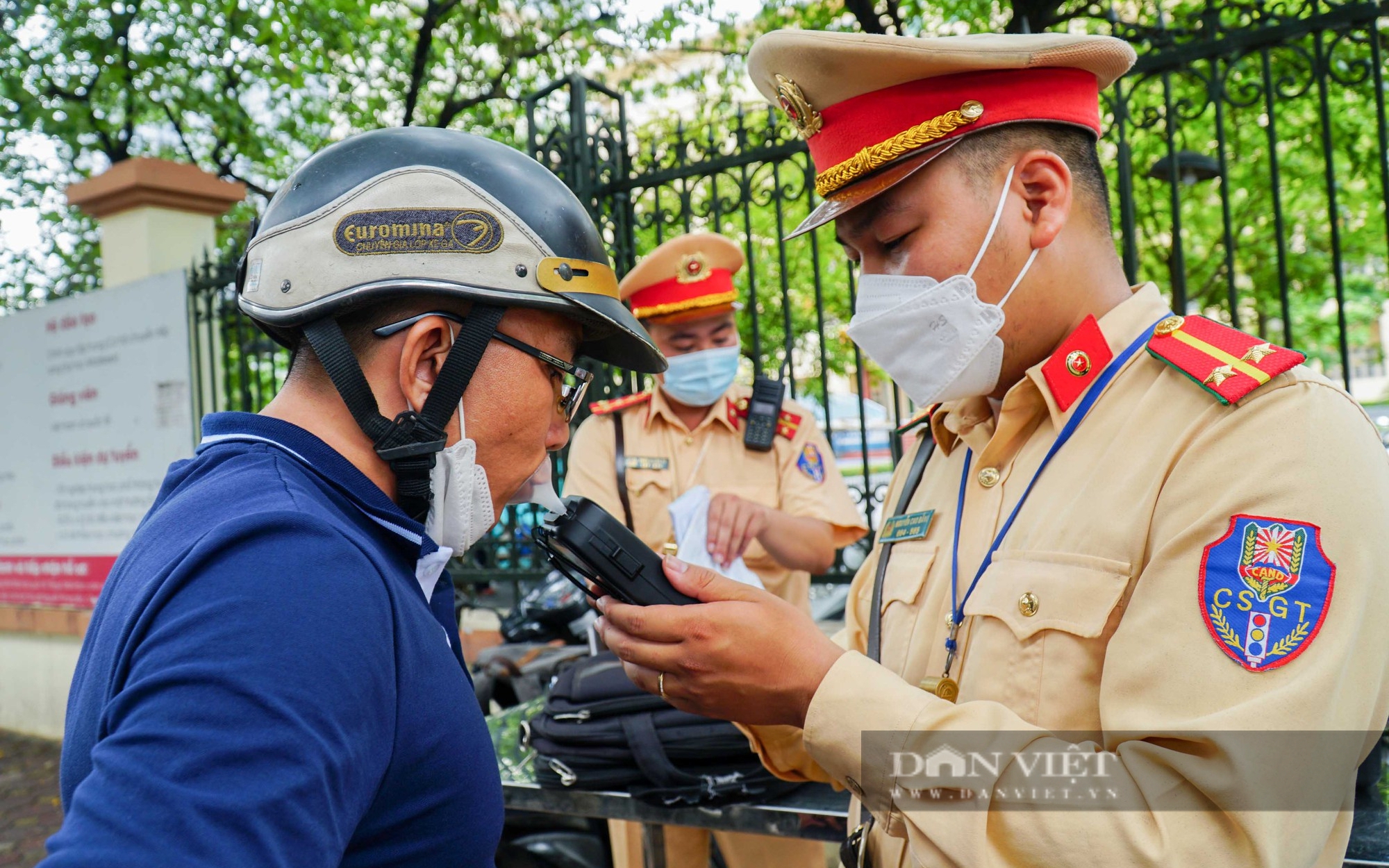 Mức phạt tài xế không chấp hành thổi nồng độ cồn năm 2023, CSGT có giữ xe không? 