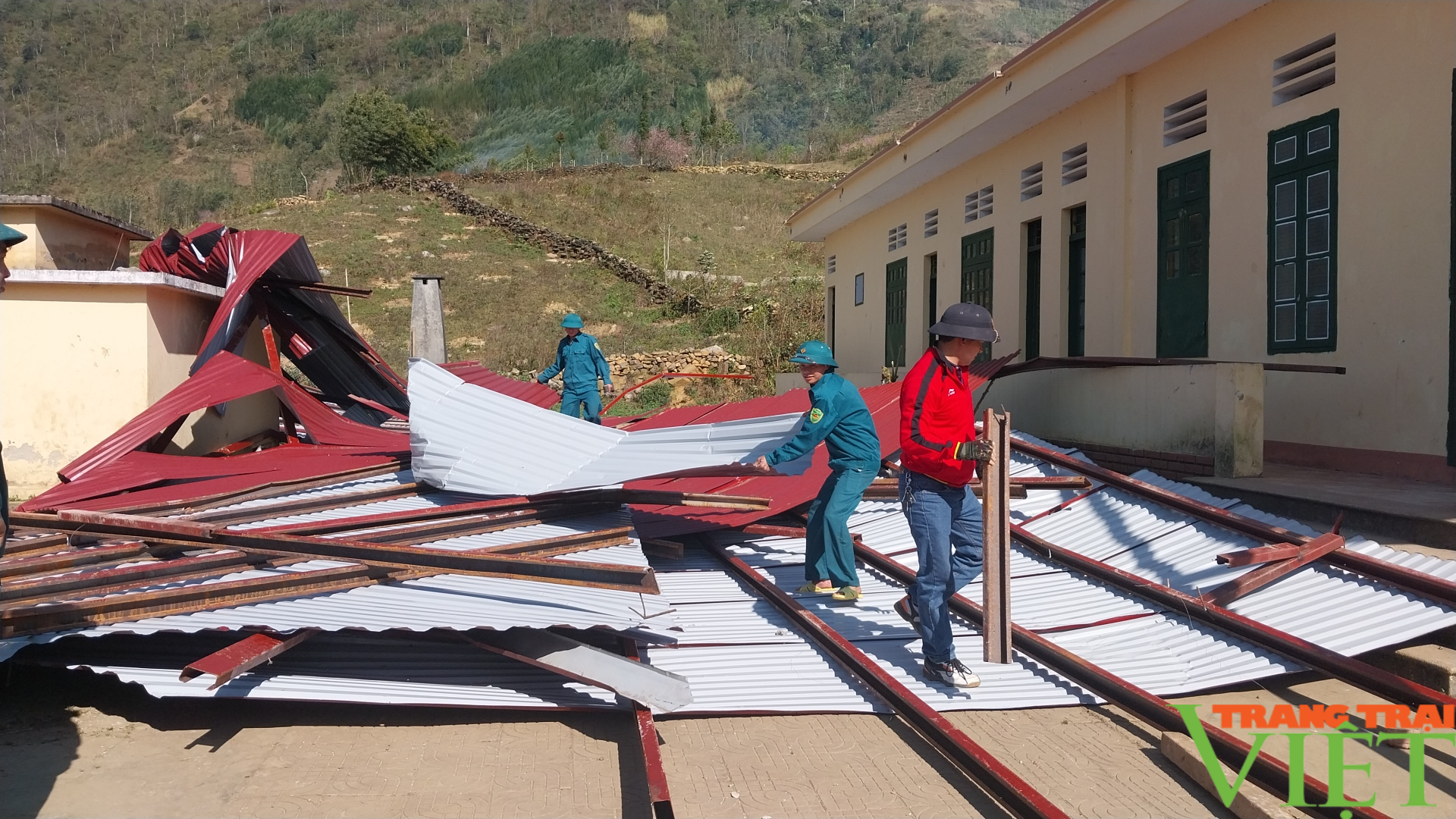 Gió lốc gây thiệt hại nhà cửa, trường học tại Sa Pa - Ảnh 5.
