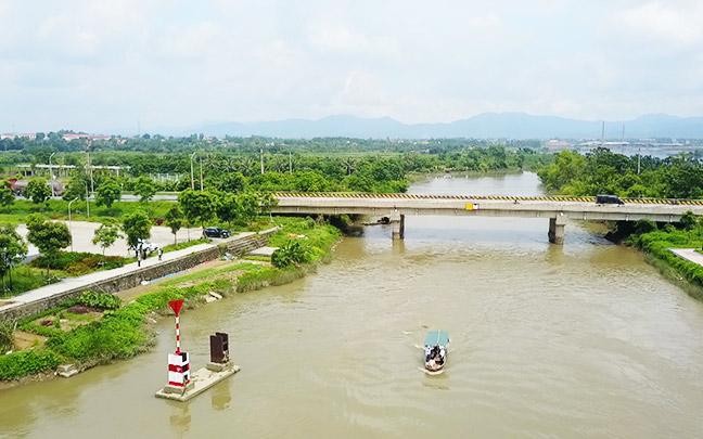 Dòng sông tên đẹp đến kỳ lạ ở Quảng Ninh, nhìn từ trực thăng như đôi cánh đại bàng bay ra từ truyền thuyết