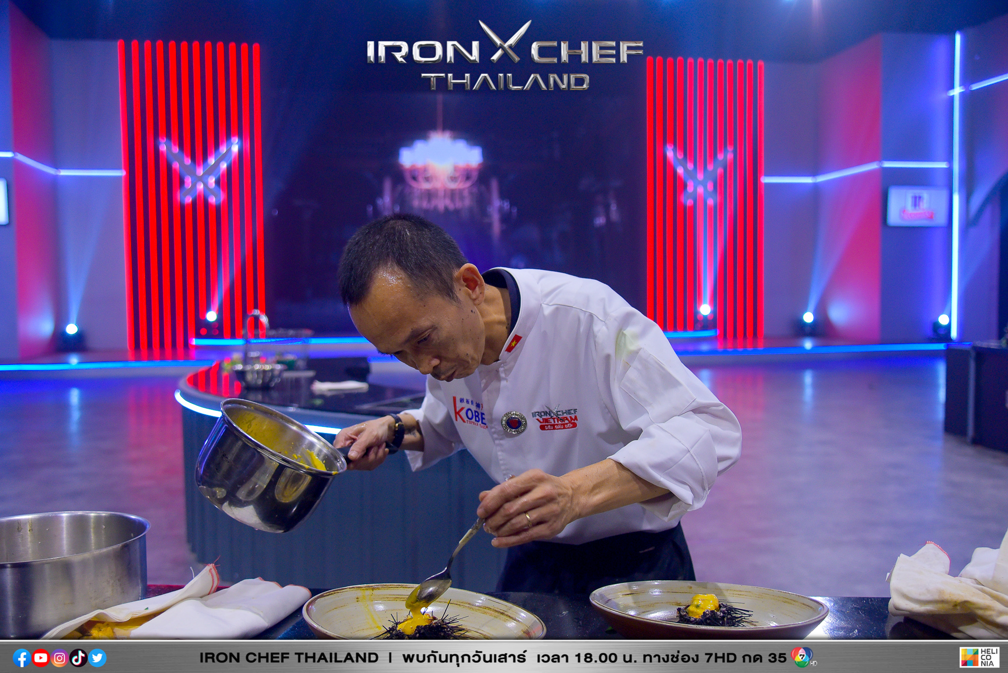 Siêu đầu bếp Việt Nam biến tấu món hột vịt lộn, giành quán quân Iron Chef Thailand 2023 - Ảnh 3.