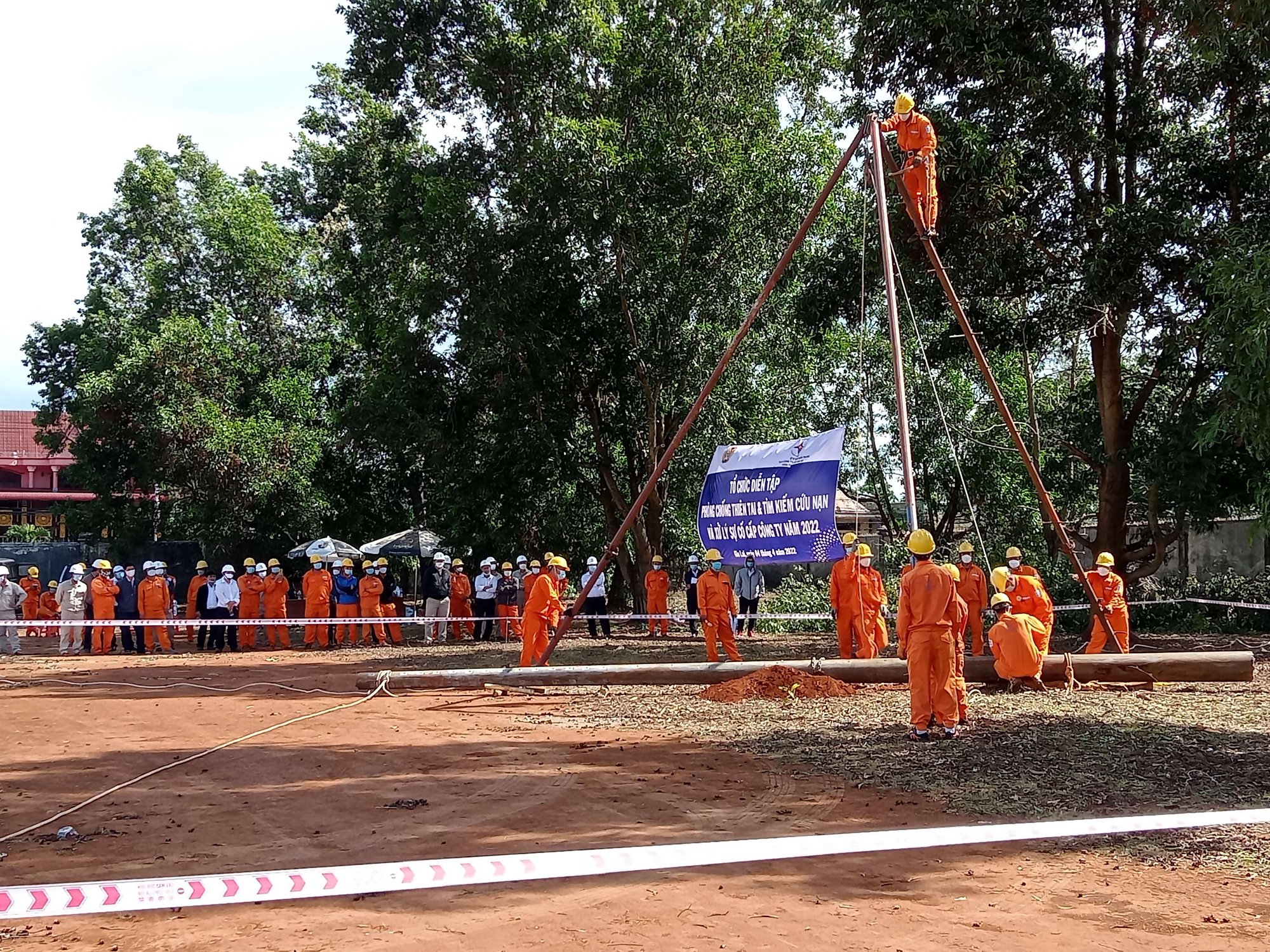 PC Gia Lai: Triển khai kế hoạch Tháng hành động về công tác ATVSLĐ-PCCN năm 2023 - Ảnh 4.