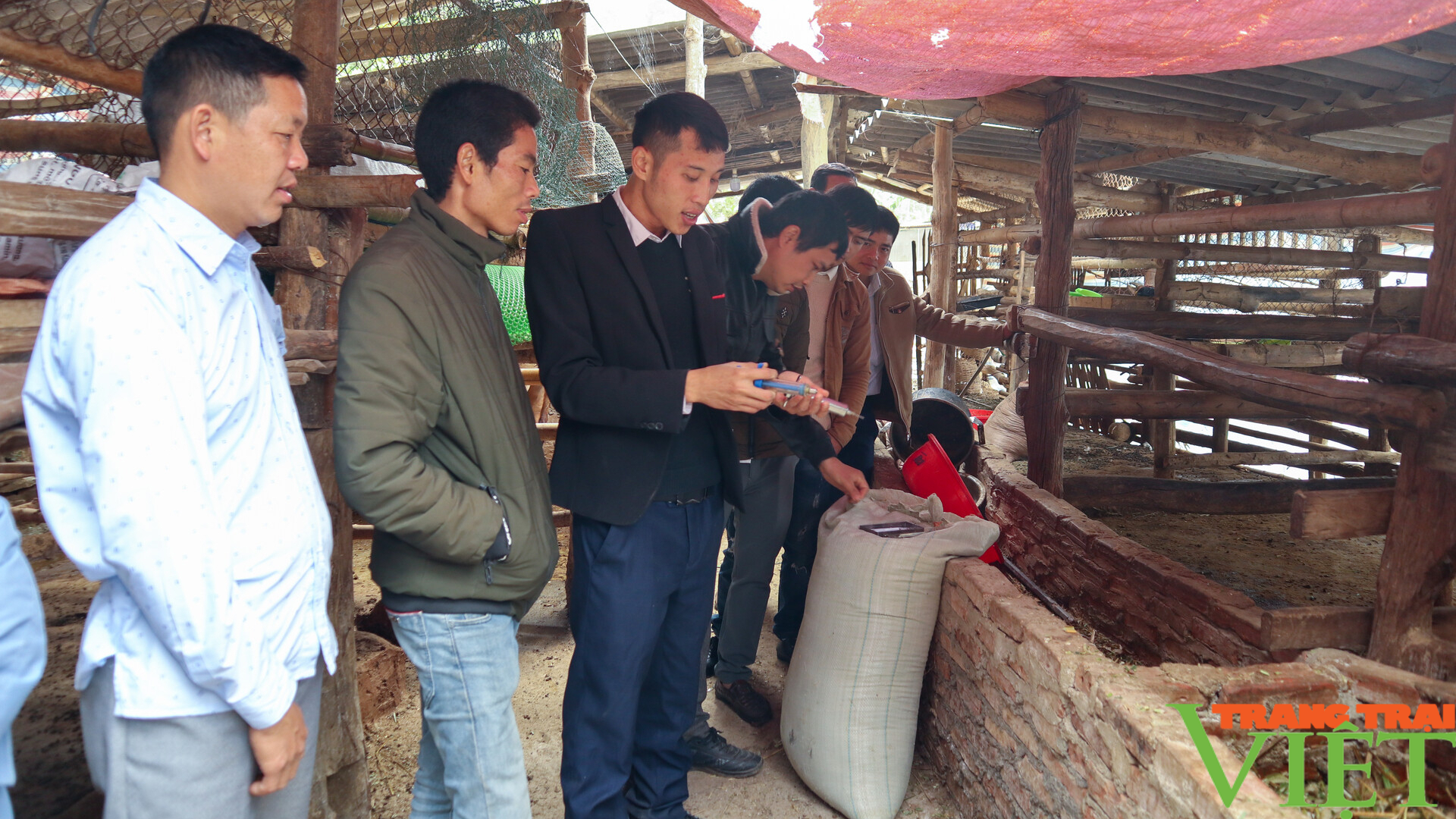 Cùng nông dân phát triển sản xuất, nâng cao thu nhập - Ảnh 9. Cùng nông dân phát triển sản xuất, nâng cao thu nhập - Ảnh 9.