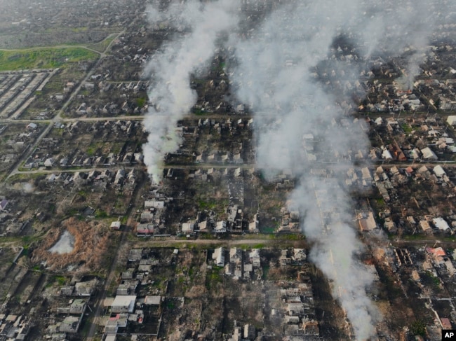 Nóng: Nổ lớn vang khắp Mariupol, căn cứ Nga bị tấn công, Mỹ yêu cầu công dân rời Nga ngay lập tức - Ảnh 1.