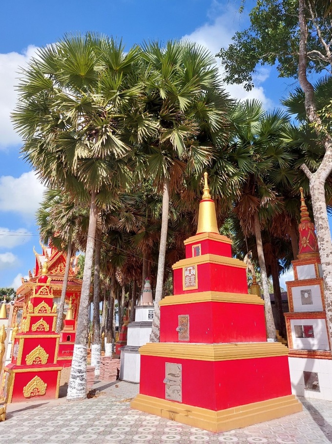 Độc đáo với ngôi chùa Khmer hơn 140 tuổi có hàng trăm cây Thốt Nốt  - Ảnh 4.
