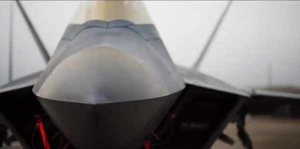 &quot;Chim ăn thịt&quot; F-22 mạnh cỡ nào mà được Mỹ điều động liên tục để tiêu diệt mục tiêu xâm phạm? - Ảnh 1.