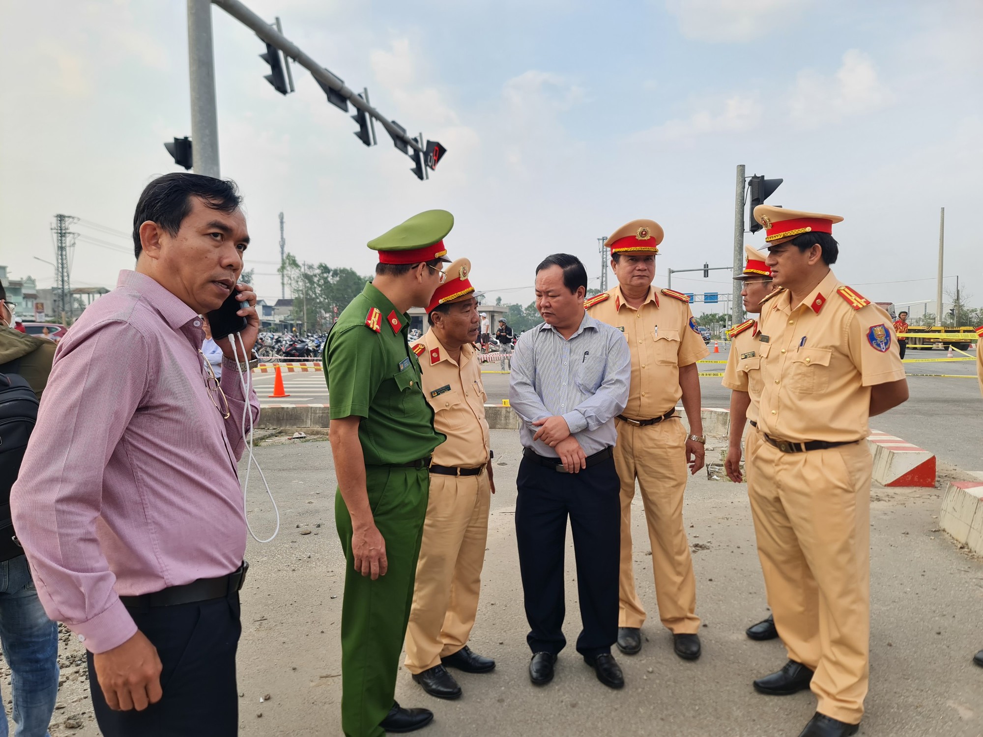 Sau vụ tai nạn chết 8 người ở Núi Thành: Tỉnh Quảng Nam chỉ đạo khắc khe, &quot;mạnh tay&quot; với xe quá tải, quá khổ - Ảnh 1.