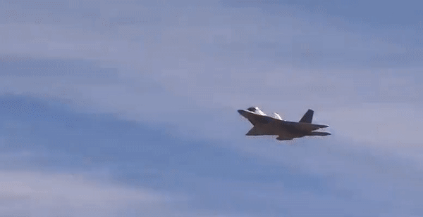 &quot;Chim ăn thịt&quot; F-22 mạnh cỡ nào mà được Mỹ điều động liên tục để tiêu diệt mục tiêu xâm phạm? - Ảnh 18.
