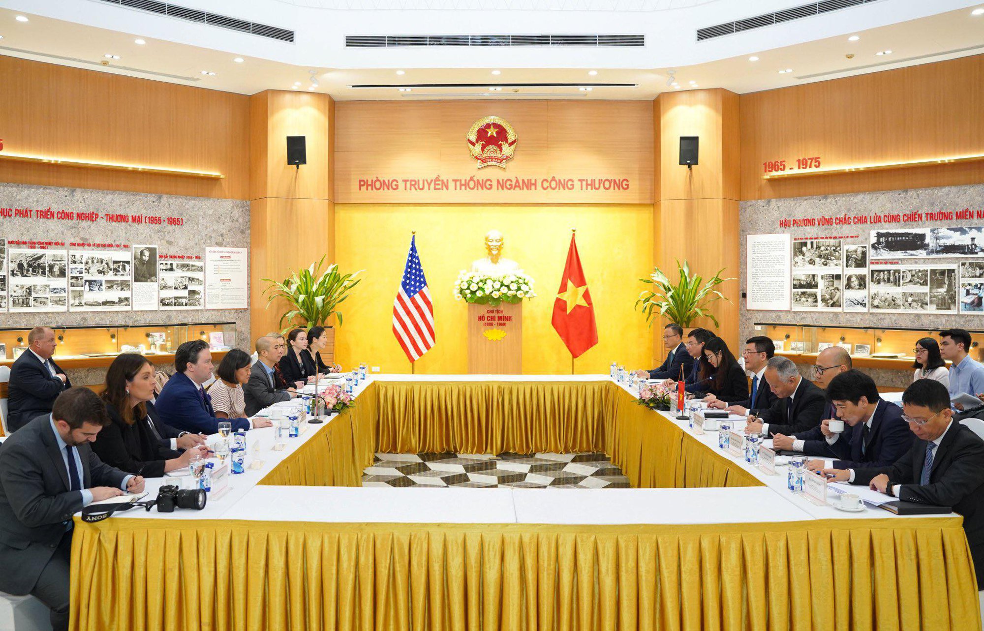 Bộ trưởng Nguyễn Hồng Diên tiếp Đại sứ Đại diện Thương mại Hoa Kỳ - Ảnh 1.