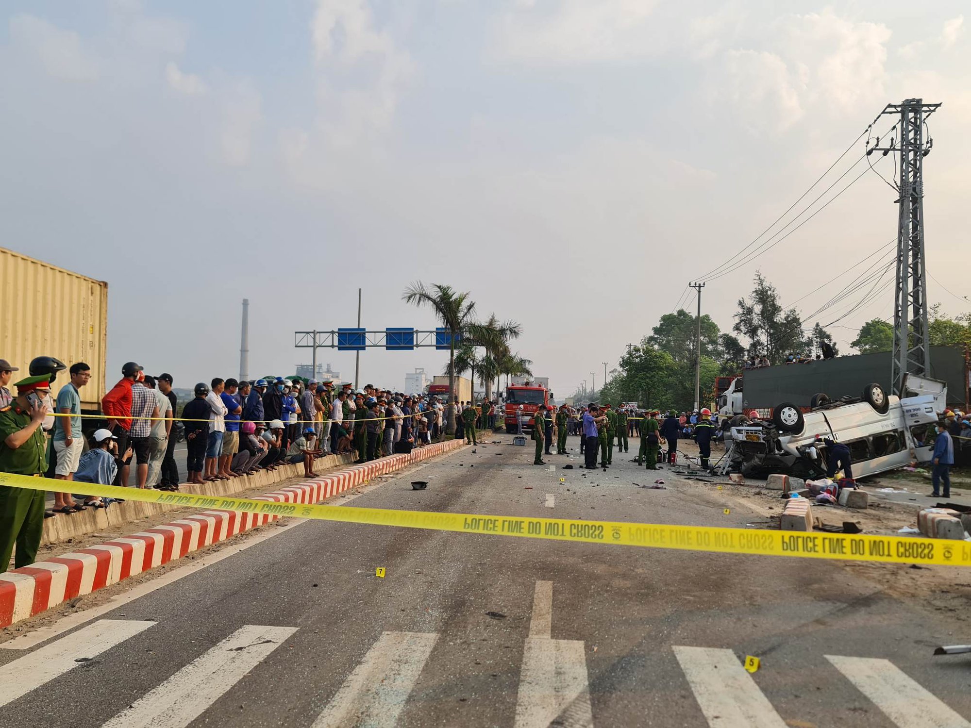 Nóng: Quảng Nam tai nạn giao thông 8 người tử vong  - Ảnh 3.