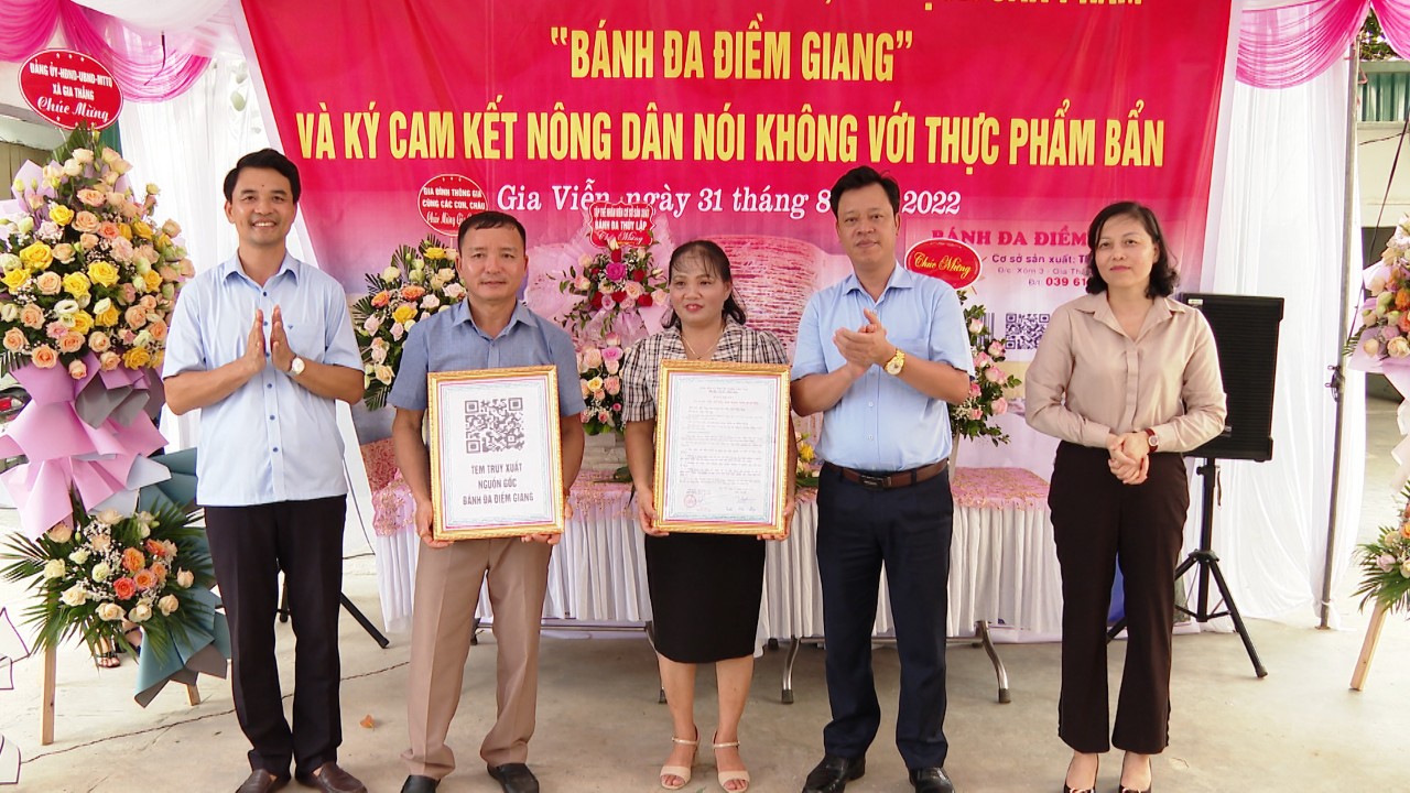 Chuyển đổi số trong hoạt động của Hội Nông dân tỉnh Ninh Bình, hỗ trợ hội viên dán tem truy xuất nguồn gốc nông sản - Ảnh 2.