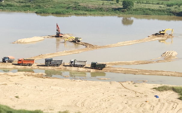 Quảng Ngãi: Thêm 5 mỏ cát trên sông Trà Khúc tìm được chủ 