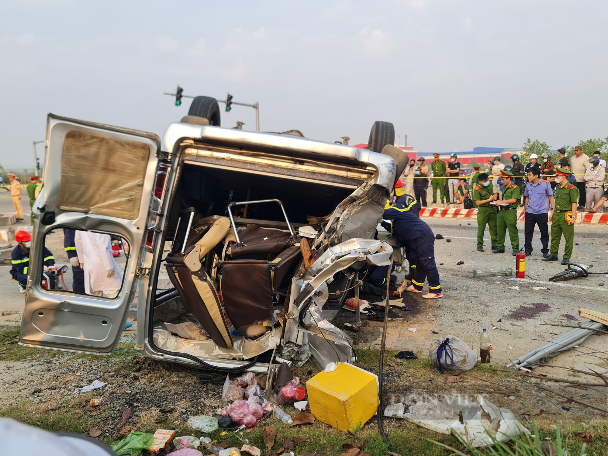 Vụ tai nạn thảm khốc làm 8 người chết ở Quảng Nam: Chuyến xe đi khám bệnh thành... “đại tang” - Ảnh 1.