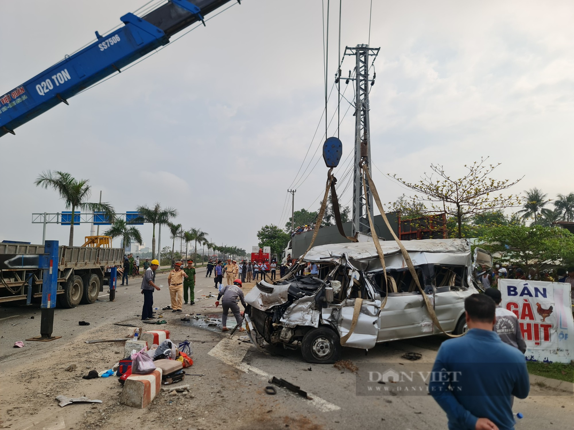 Vụ tai nạn thảm khốc làm 8 người chết ở Quảng Nam: Chuyến xe đi khám bệnh thành... “đại tang” - Ảnh 6.