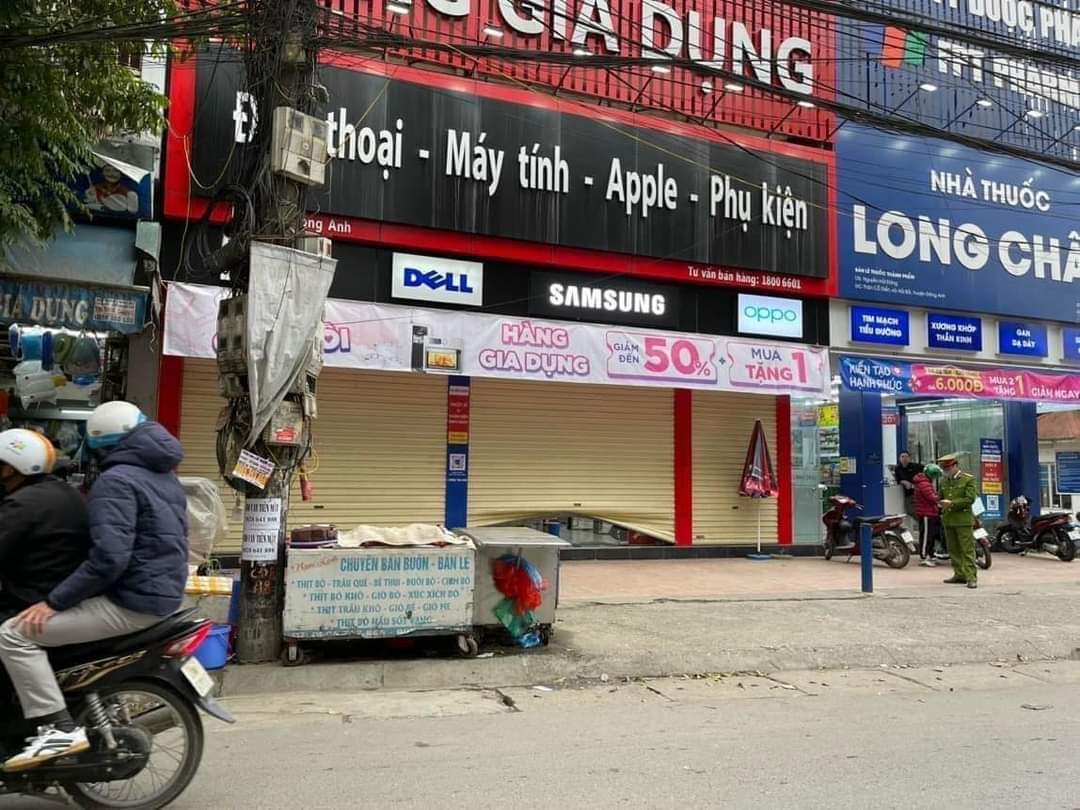 Cửa hàng FPT ở Hà Nội bị trộm đột nhập lấy nhiều tài sản - Ảnh 1.