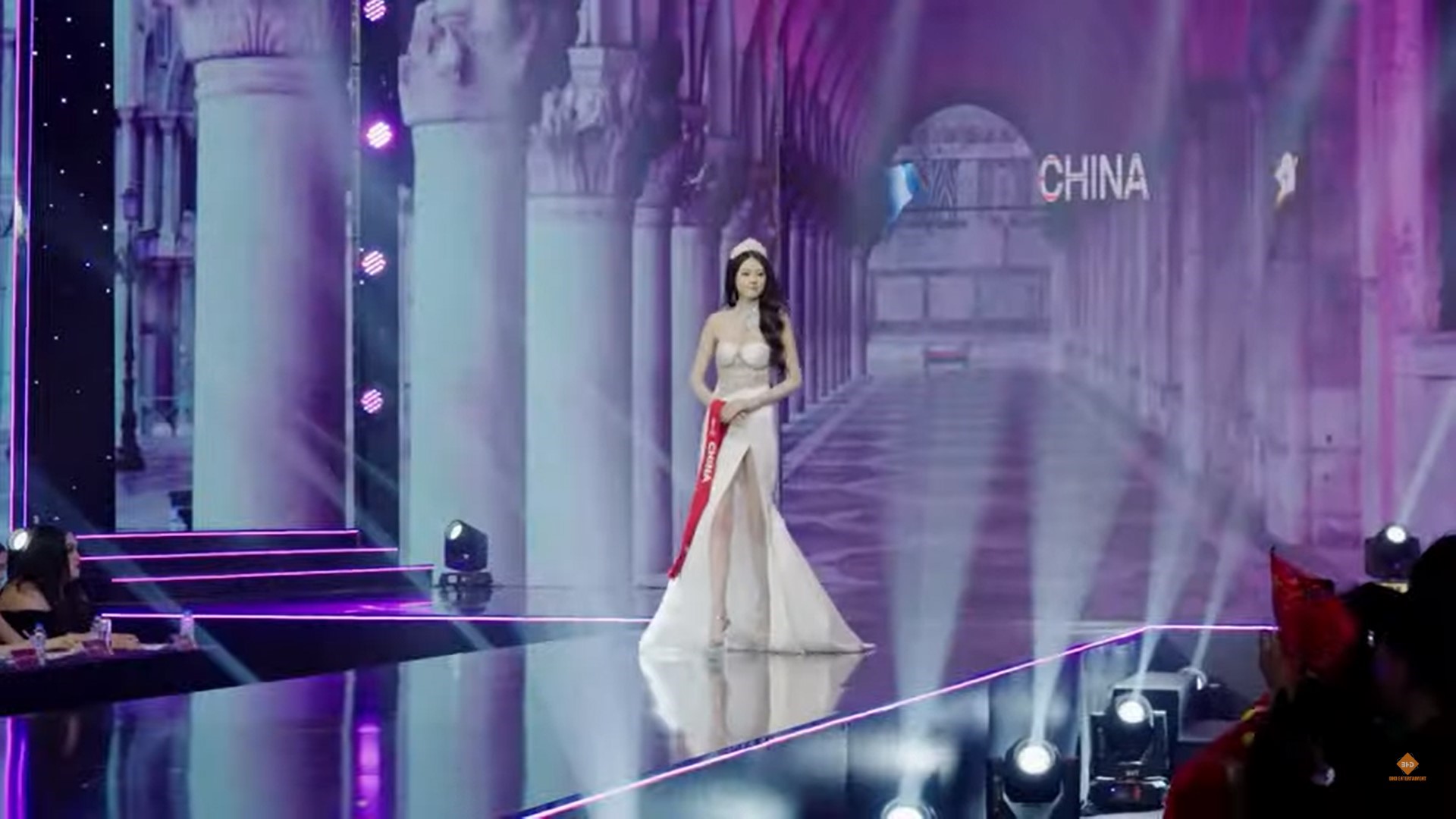Loạt “sạn” xuất hiện trong đêm bán kết Miss Charm 2023 - Ảnh 10.