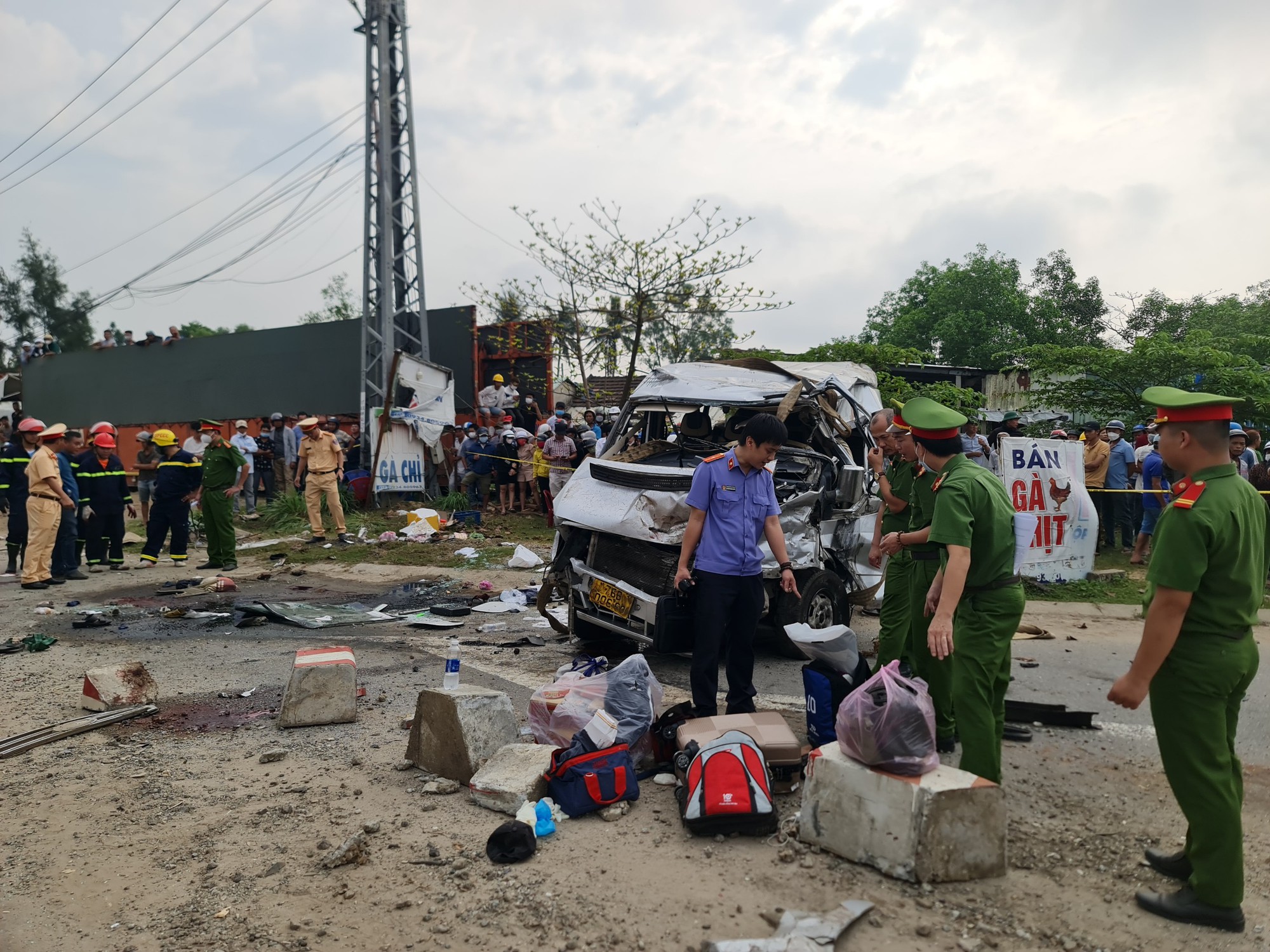 Vụ tai nạn 8 người chết ở Núi Thành, Quảng Nam: Một nạn nhân 87 tuổi ngưng tim, gia đình xin đưa về nhà - Ảnh 2.