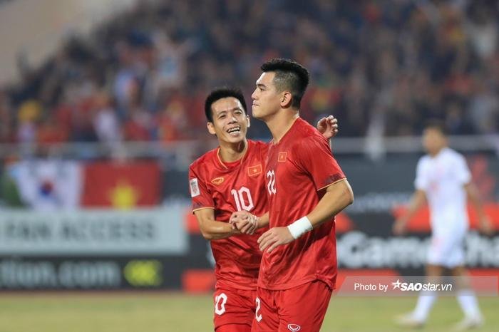 Nghịch lý phong độ của Văn Quyết ở ĐT Việt Nam và Hà Nội FC - Ảnh 1.