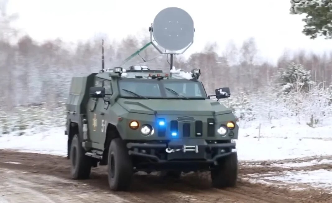 Pháo binh Ukraine nổ tung hệ thống tác chiến điện tử mới của Nga - Ảnh 3.