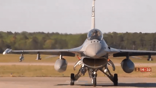 Chiến đấu cơ F-16 Mỹ bắn trượt UFO, buộc phải khai hỏa quả tên lửa thứ 2 - Ảnh 1.