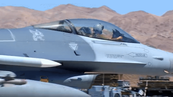 Chiến đấu cơ F-16 Mỹ bắn trượt UFO, buộc phải khai hỏa quả tên lửa thứ 2 - Ảnh 11.