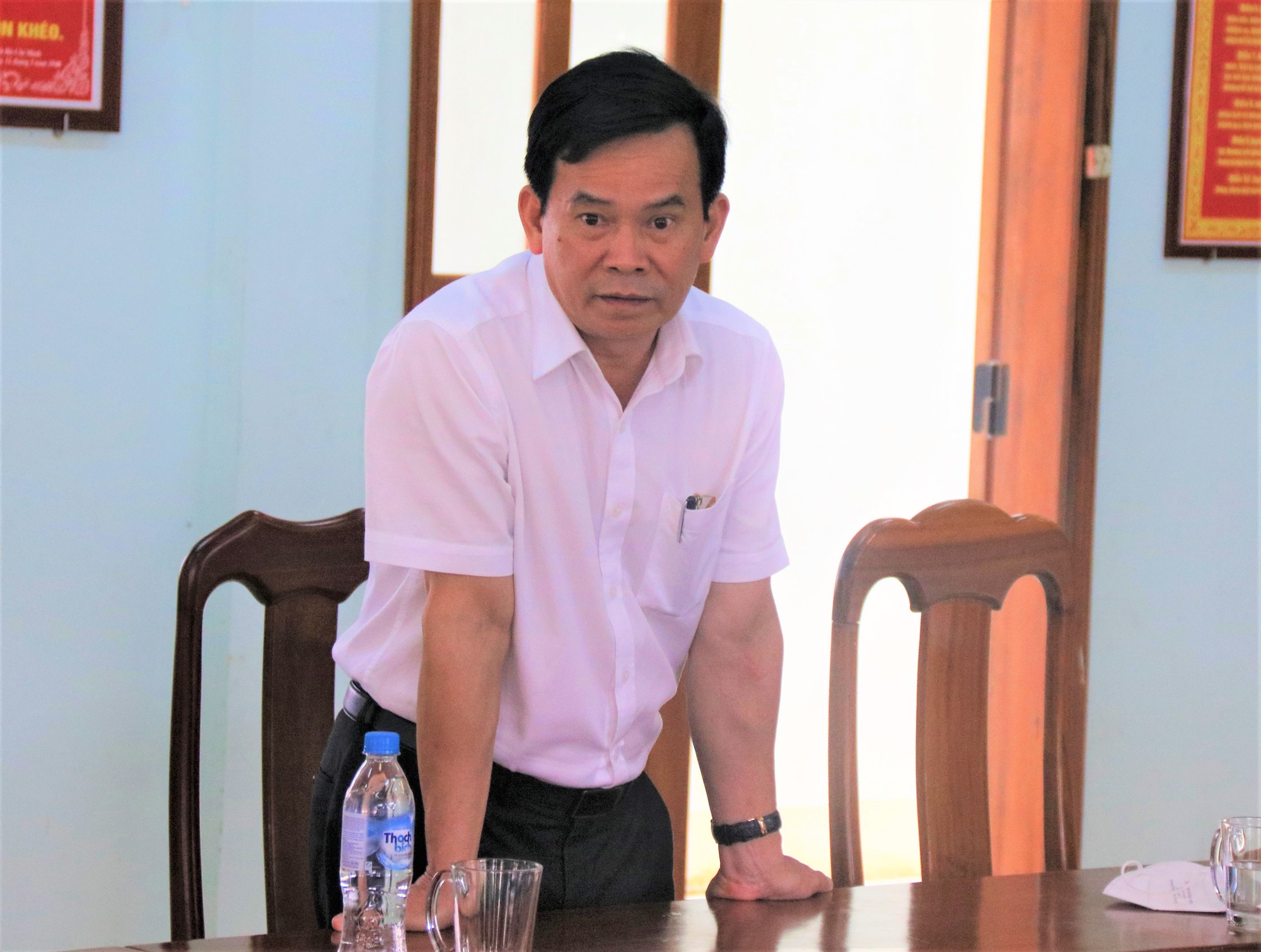 Dính nhiều sai phạm, nguyên chủ tịch huyện ở Kon Tum được cho nghỉ hưu trước tuổi - Ảnh 1.